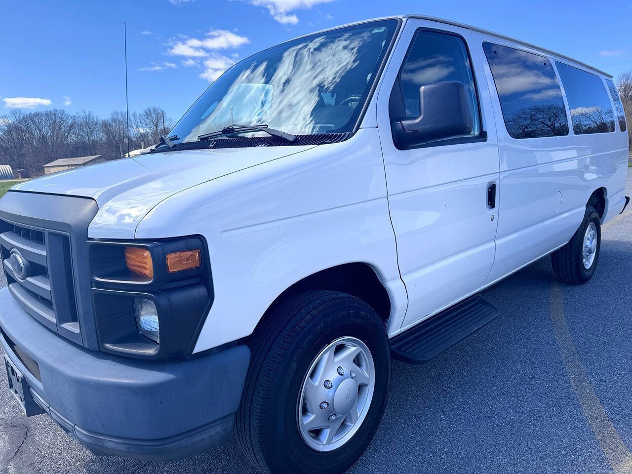 Used 2014 Ford E-350 and Econoline 350 XL RWD image 3
