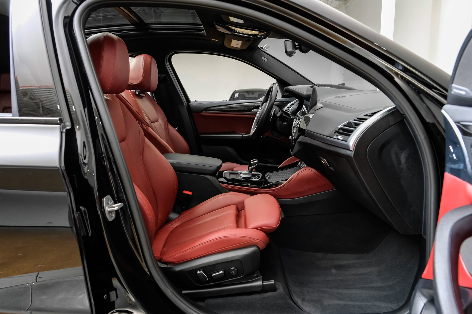 Used 2024 BMW X4 M40i w/ Premium Package image 37