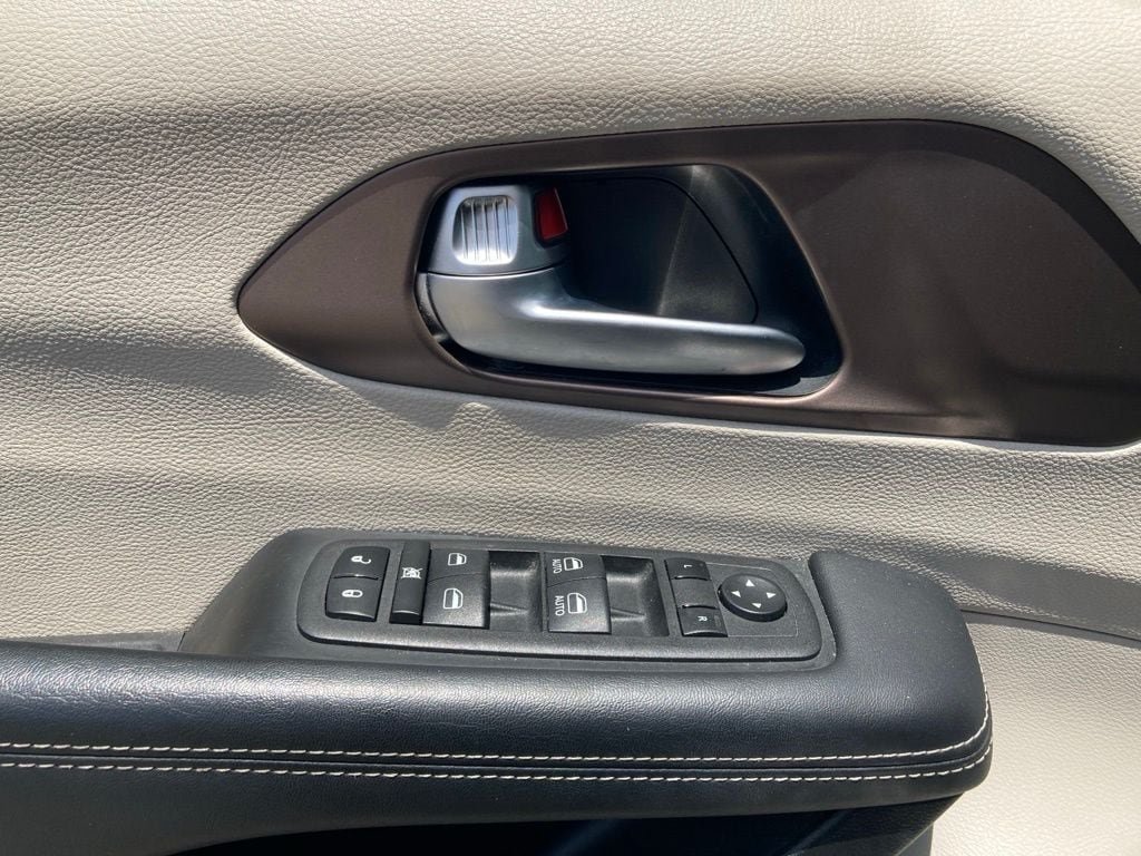 Used 2023 Chrysler Voyager LX FWD image 11
