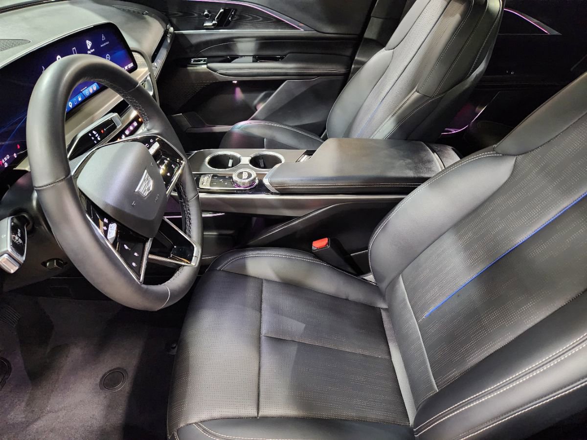 Used 2024 Cadillac Lyriq Luxury w/ LPO, Floor Liner Package image 31