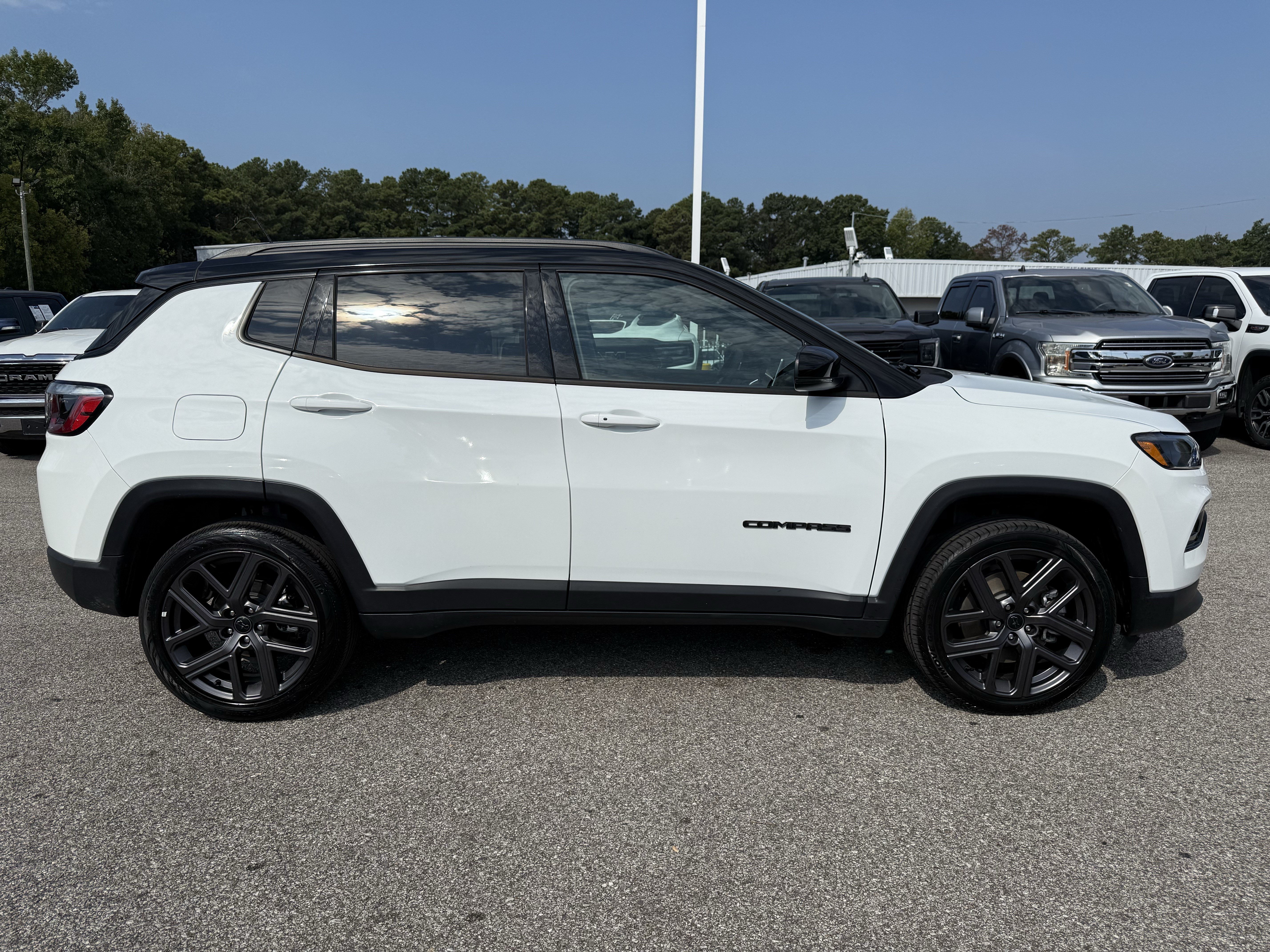 Used 2026 Jeep Compass Limited AWD/4WD image 11