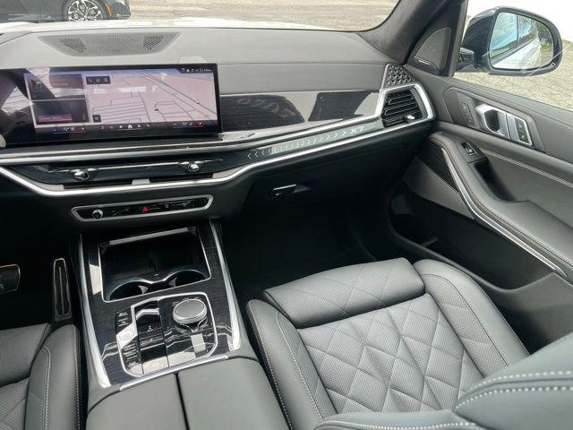 Used 2026 BMW X7 xDrive40i w/ M Sport Package AWD/4WD image 11