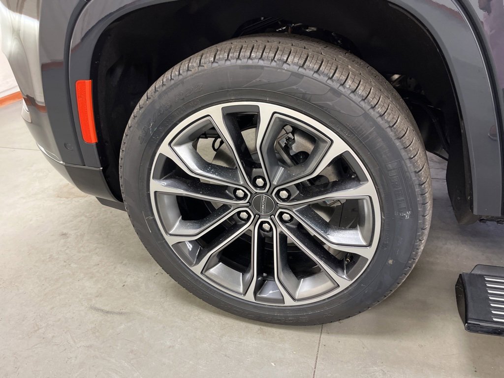 New 2024 Jeep Grand Wagoneer L Series III image 17