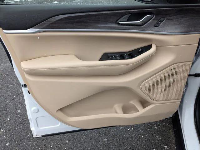 Certified 2023 Jeep Grand Cherokee Limited AWD/4WD image 10