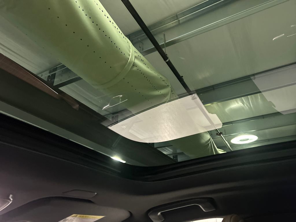 Certified 2023 Volvo XC60 T8 Ultimate w/ Climate Package image 26