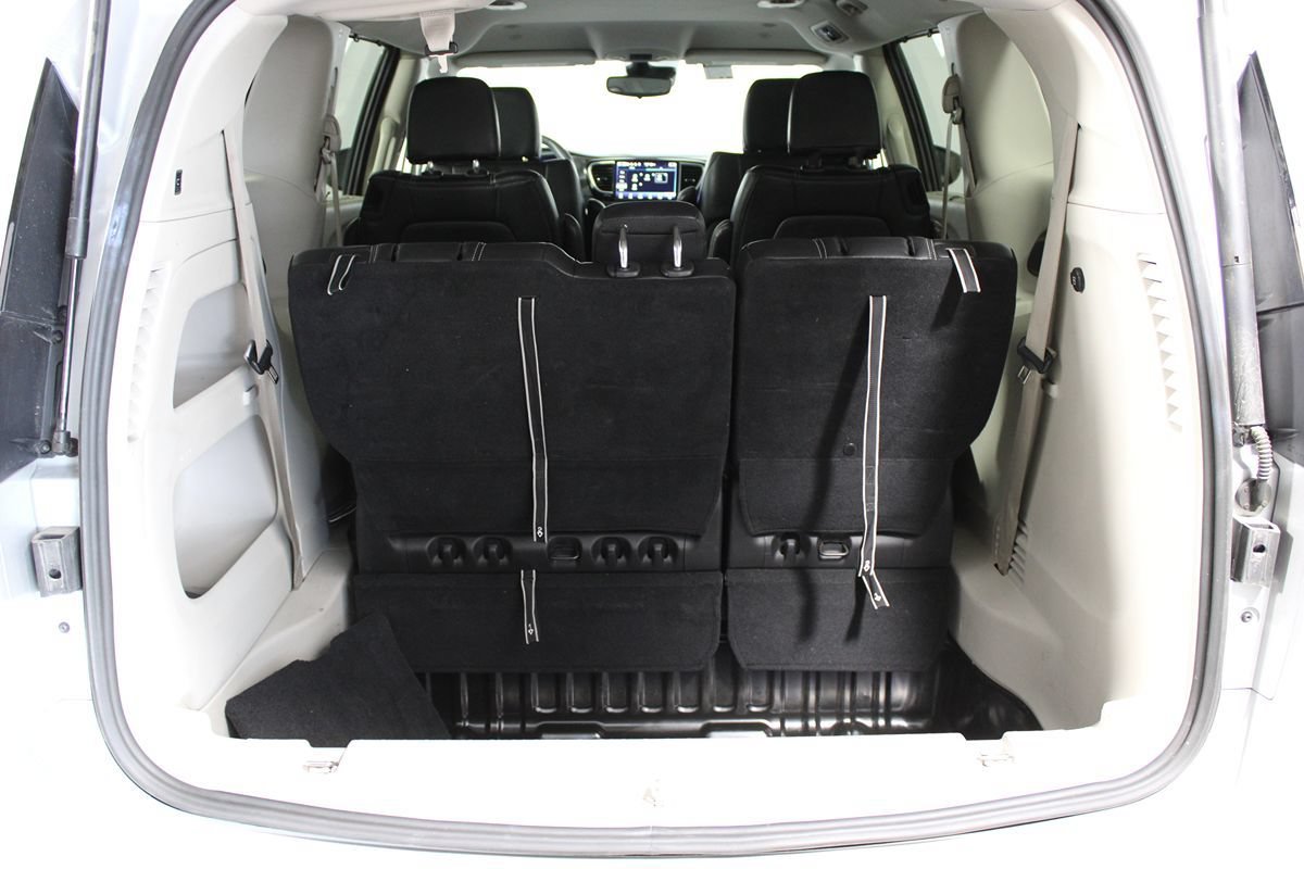 Used 2024 Chrysler Pacifica Touring-L FWD image 33
