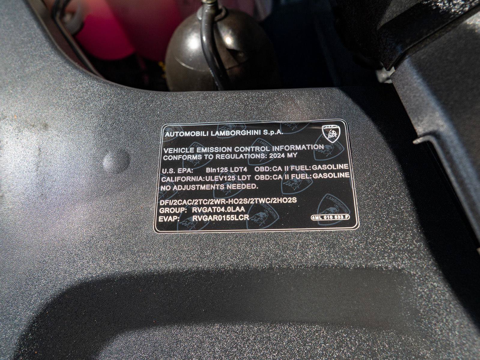 Used 2024 Lamborghini Urus Performante AWD/4WD image 38