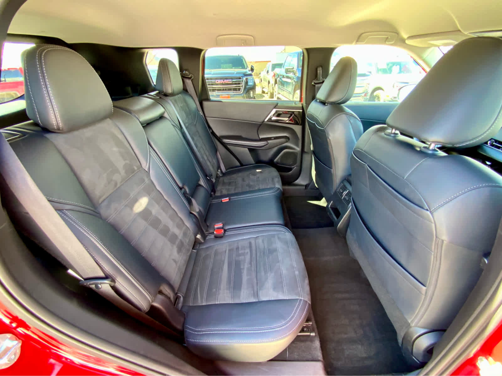 Used 2024 Mitsubishi Outlander SE image 20