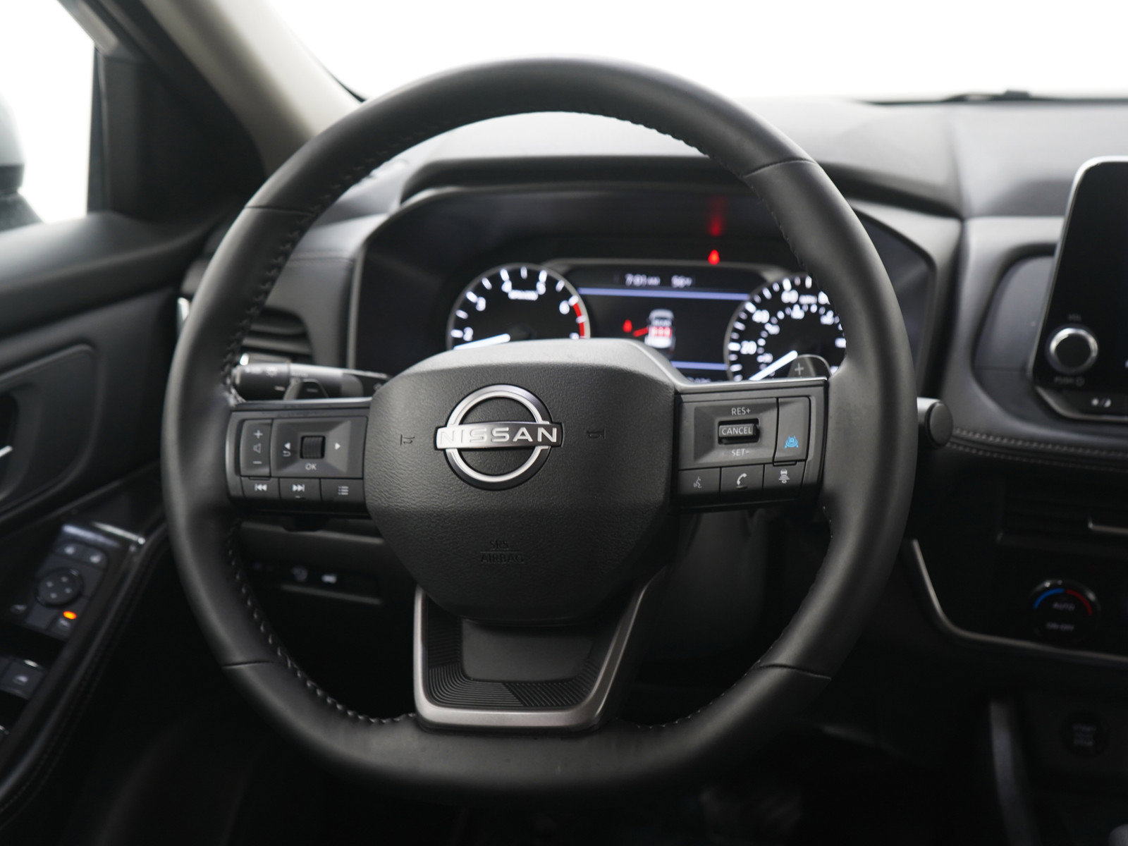 Used 2025 Nissan Rogue SV image 15