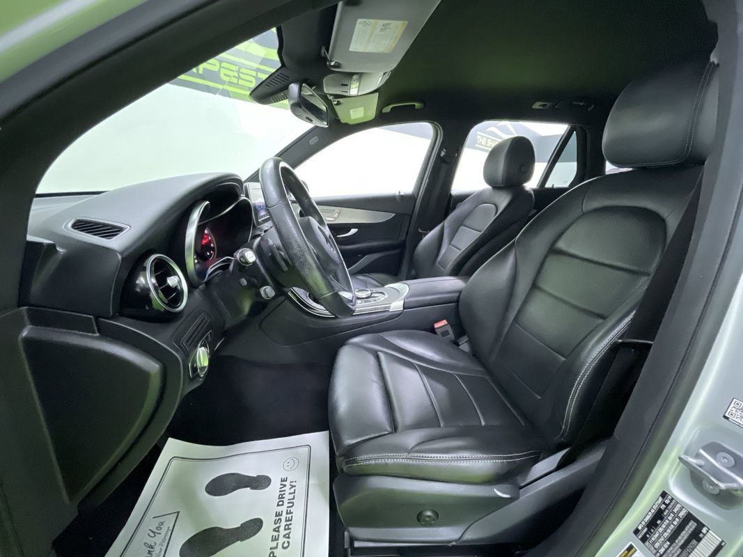 Used 2019 Mercedes-Benz GLC 300 4MATIC w/ Premium Package image 17