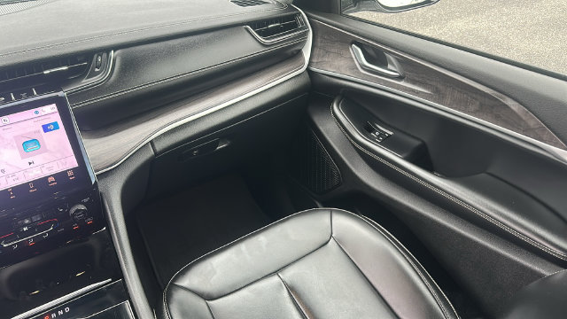 Used 2024 Jeep Grand Cherokee Limited RWD image 26