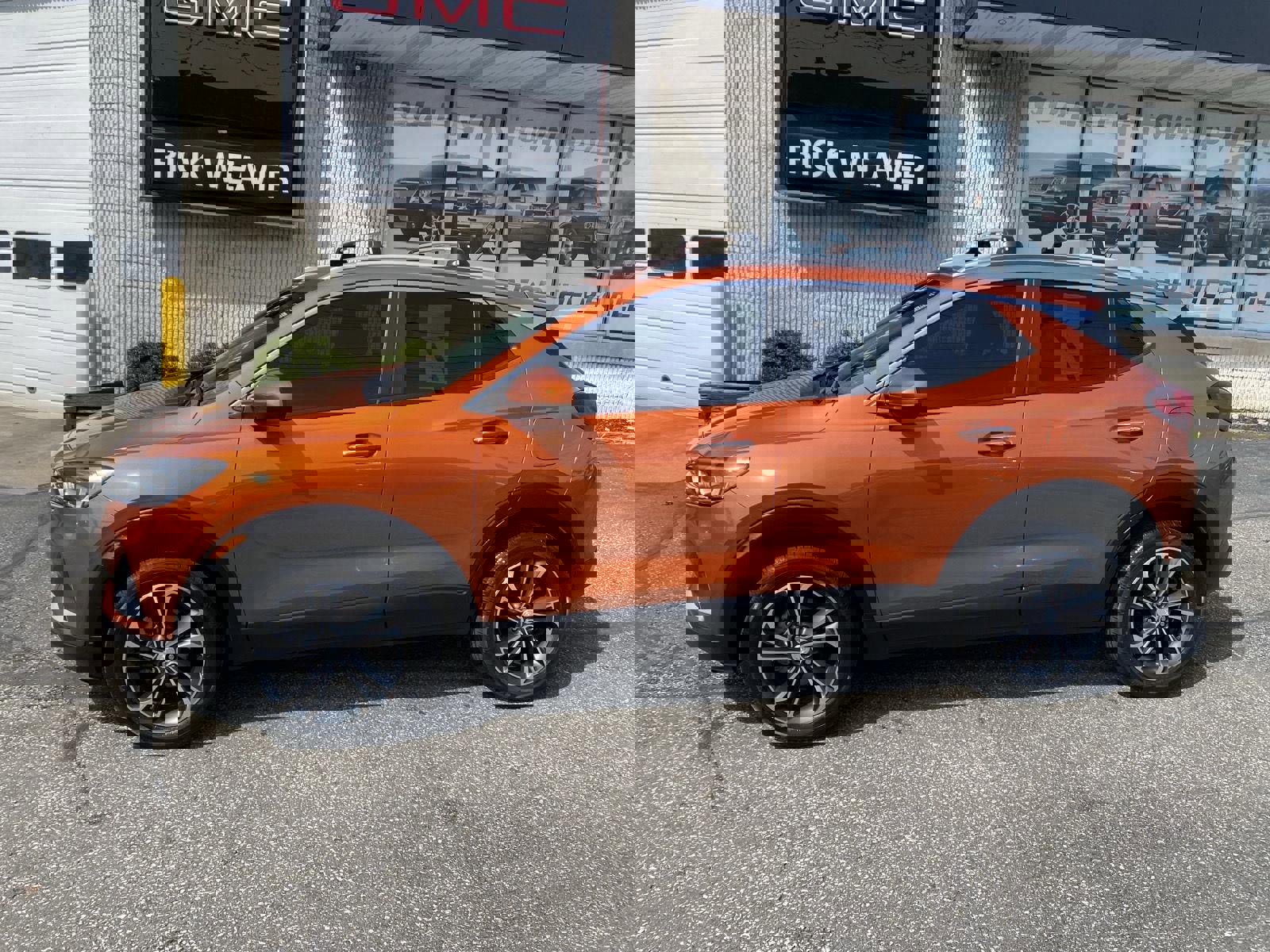 Used 2022 Buick Encore GX Select image 3