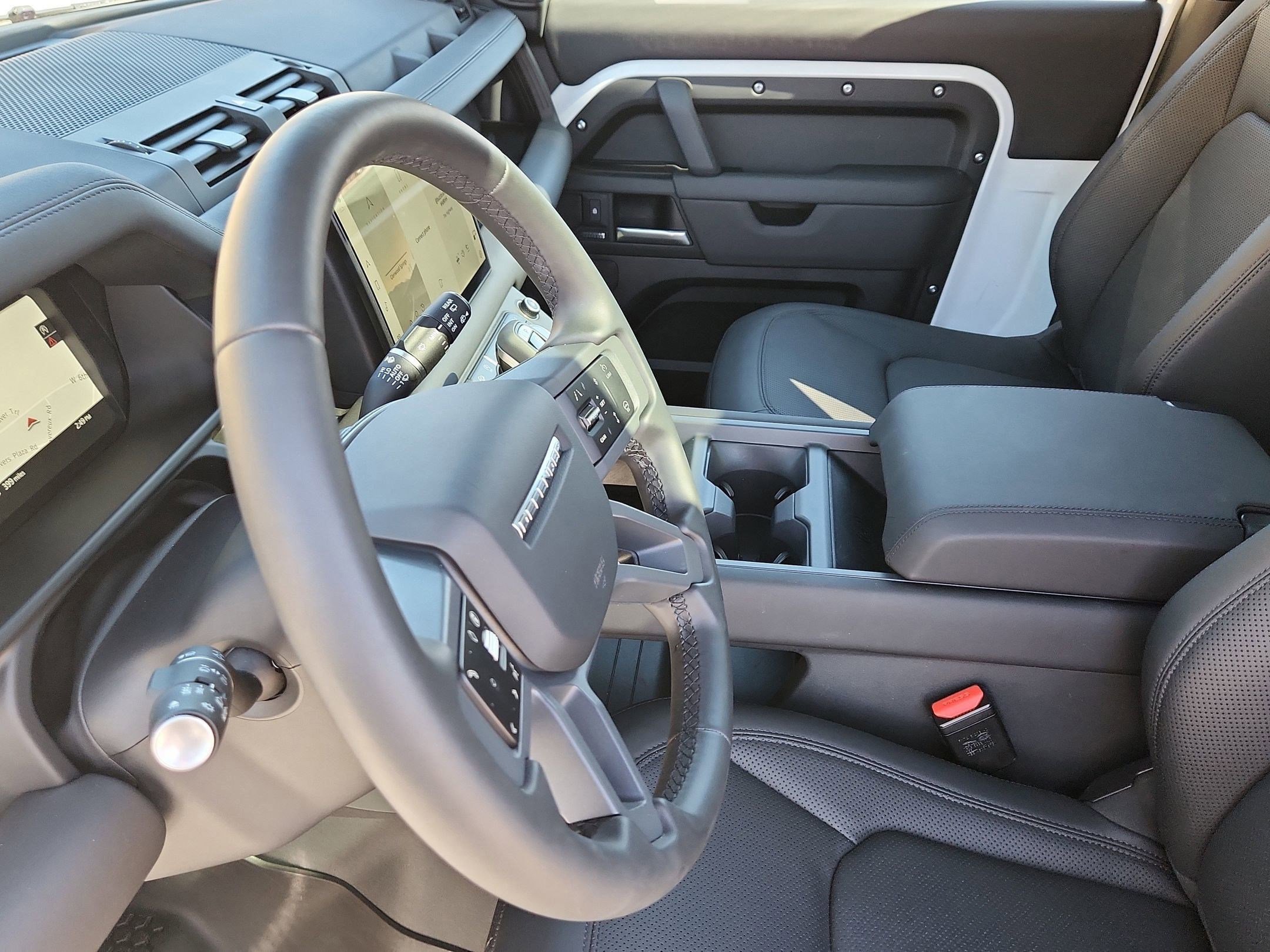 Used 2025 Land Rover Defender 90 X-Dynamic SE image 18