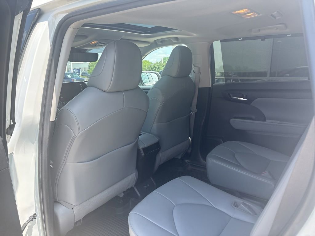 Used 2021 Toyota Highlander XLE w/ Protection Package #3 (TMS) AWD/4WD image 36