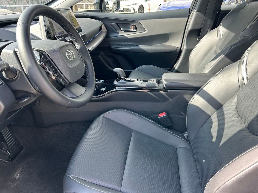 Used 2025 Toyota Prius XLE image 11