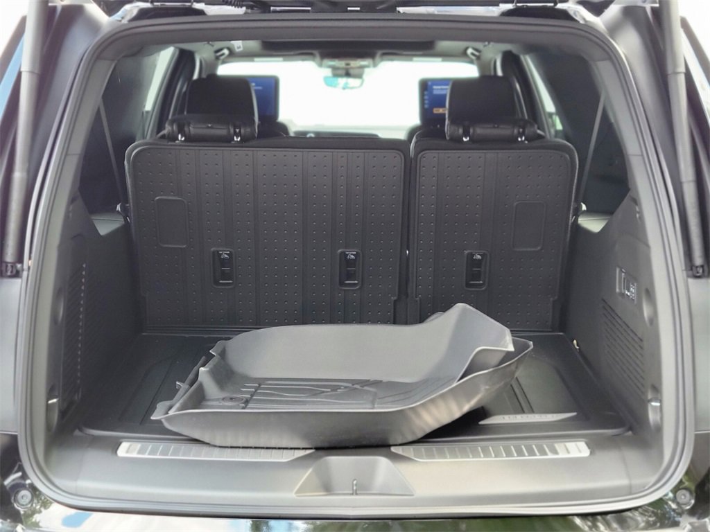 New 2025 Chevrolet Suburban High Country image 30