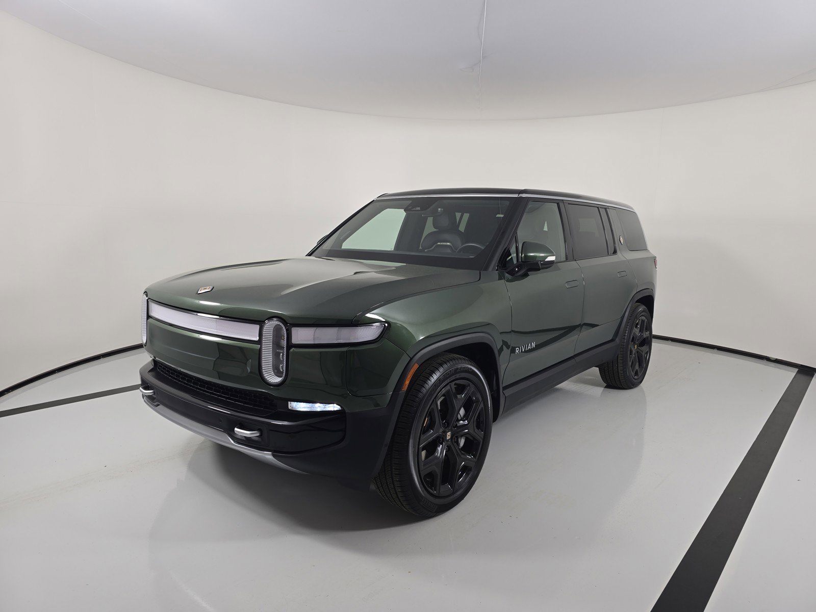 Used 2024 Rivian R1S Adventure image 1