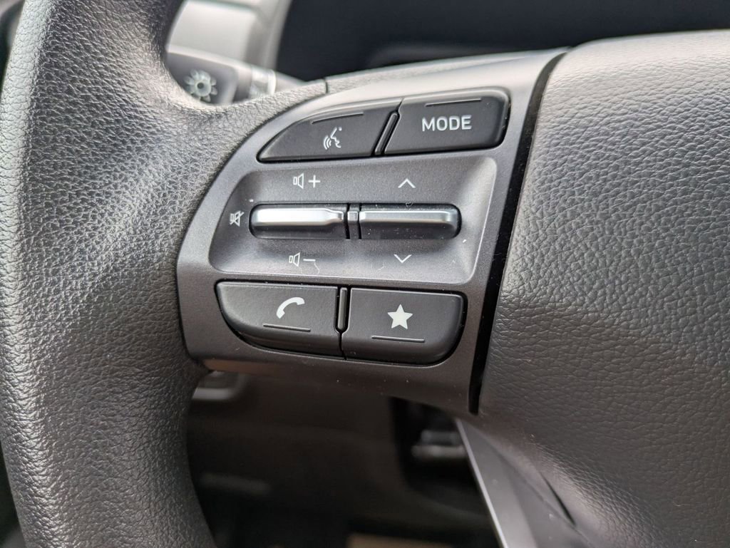 Certified 2023 Hyundai Kona SE image 17