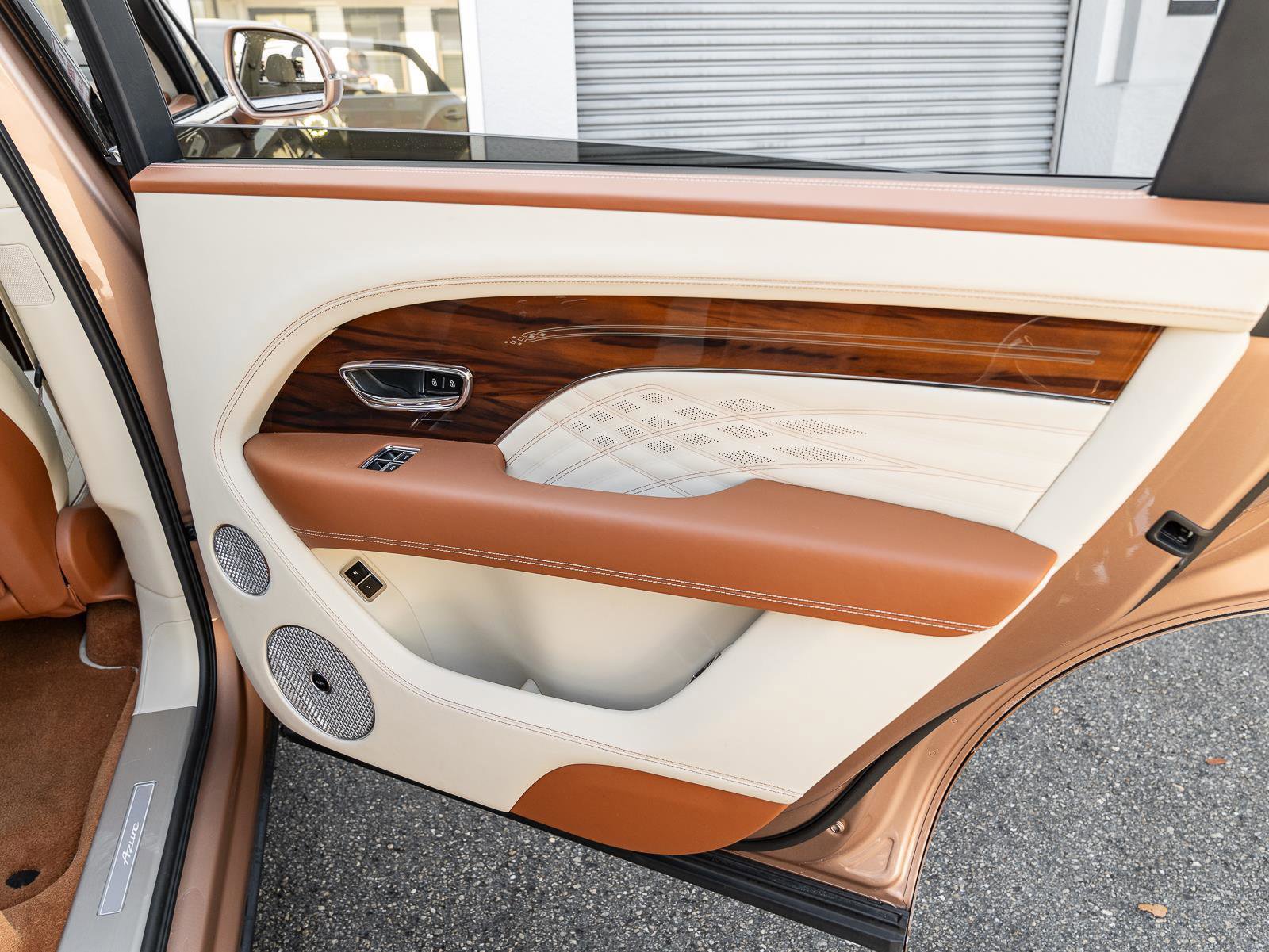 Used 2023 Bentley Bentayga Extended Wheelbase image 56