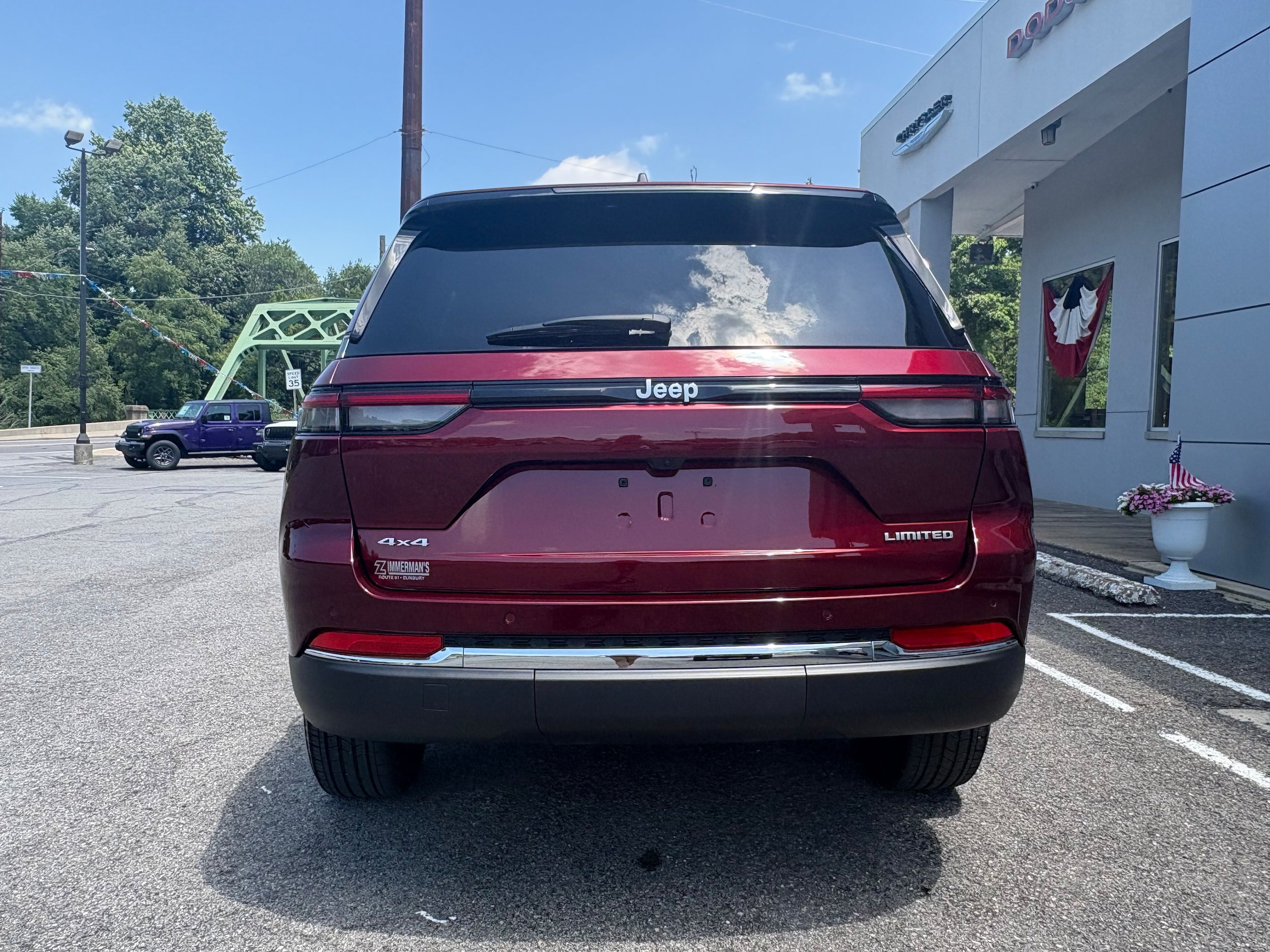 Certified 2024 Jeep Grand Cherokee Limited AWD/4WD image 8
