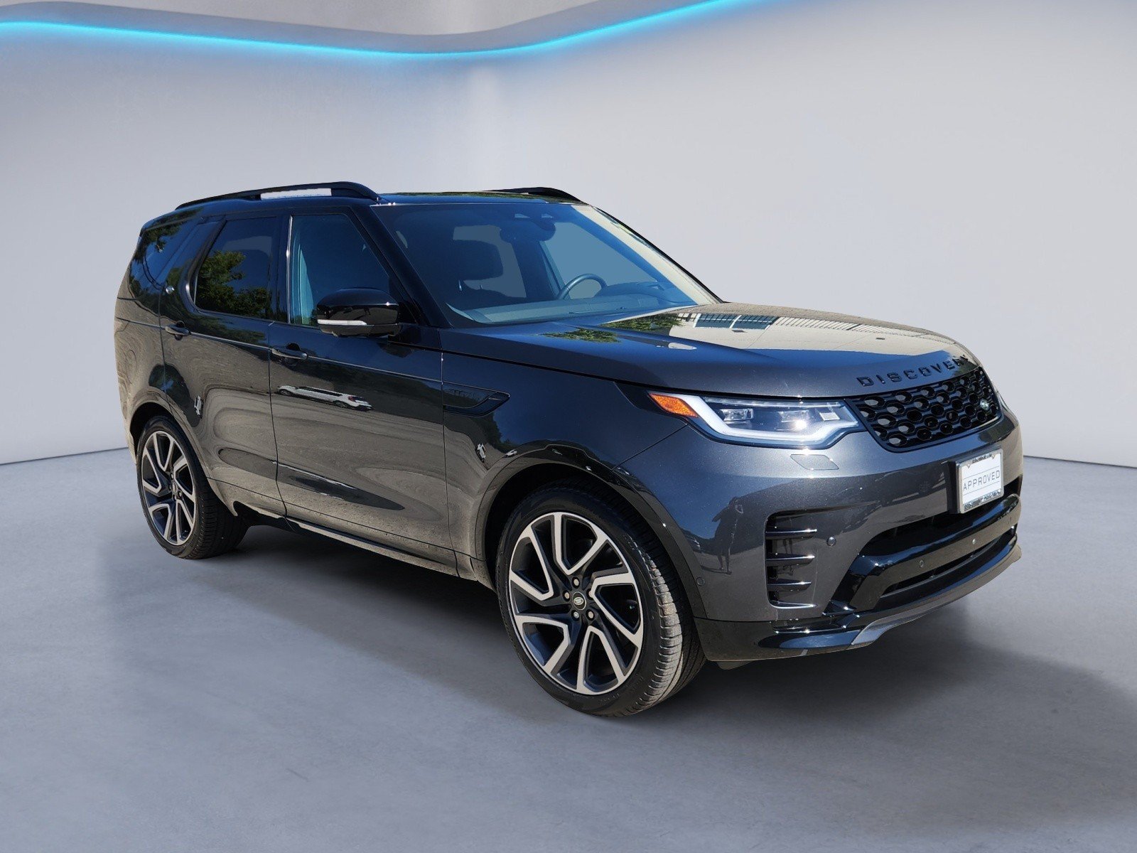 Used 2024 Land Rover Discovery Dynamic SE AWD/4WD image 7