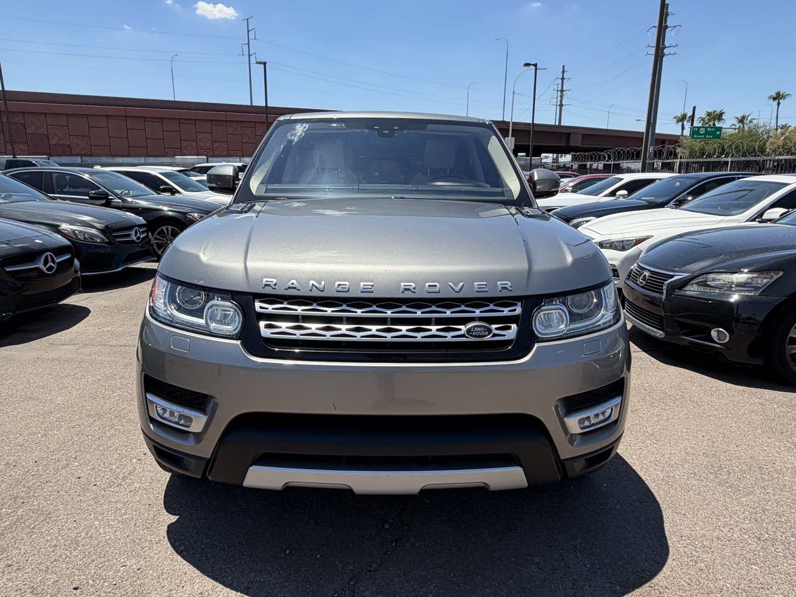 Used 2017 Land Rover Range Rover Sport HSE AWD/4WD image 2
