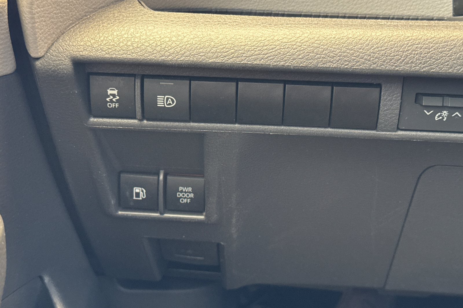 Certified 2024 Toyota Sienna LE AWD/4WD image 34