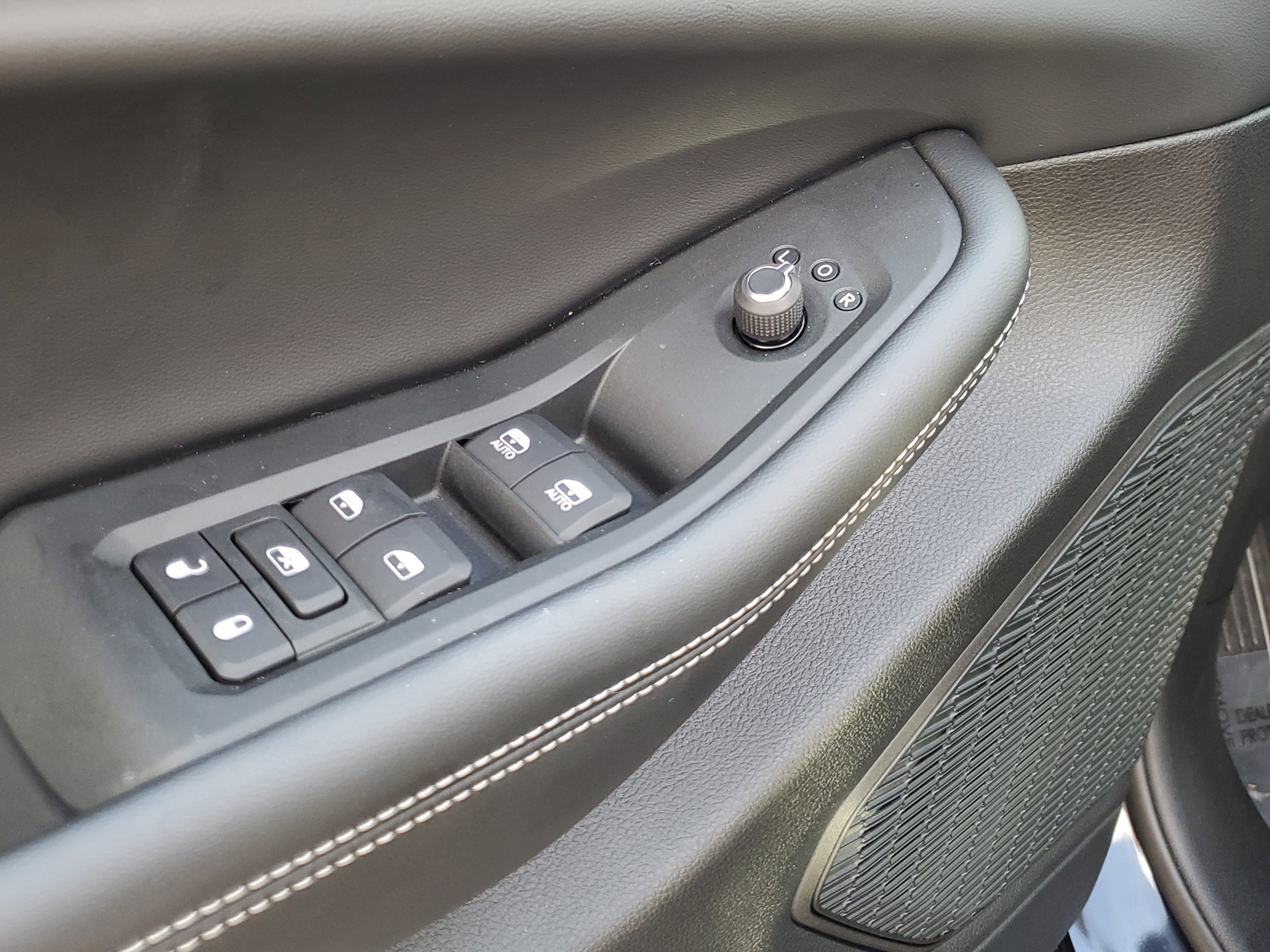 Used 2025 Jeep Grand Cherokee Laredo image 19