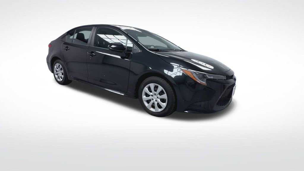 Used 2021 Toyota Corolla LE w/ Carpet Mat Package (TMS) FWD image 2