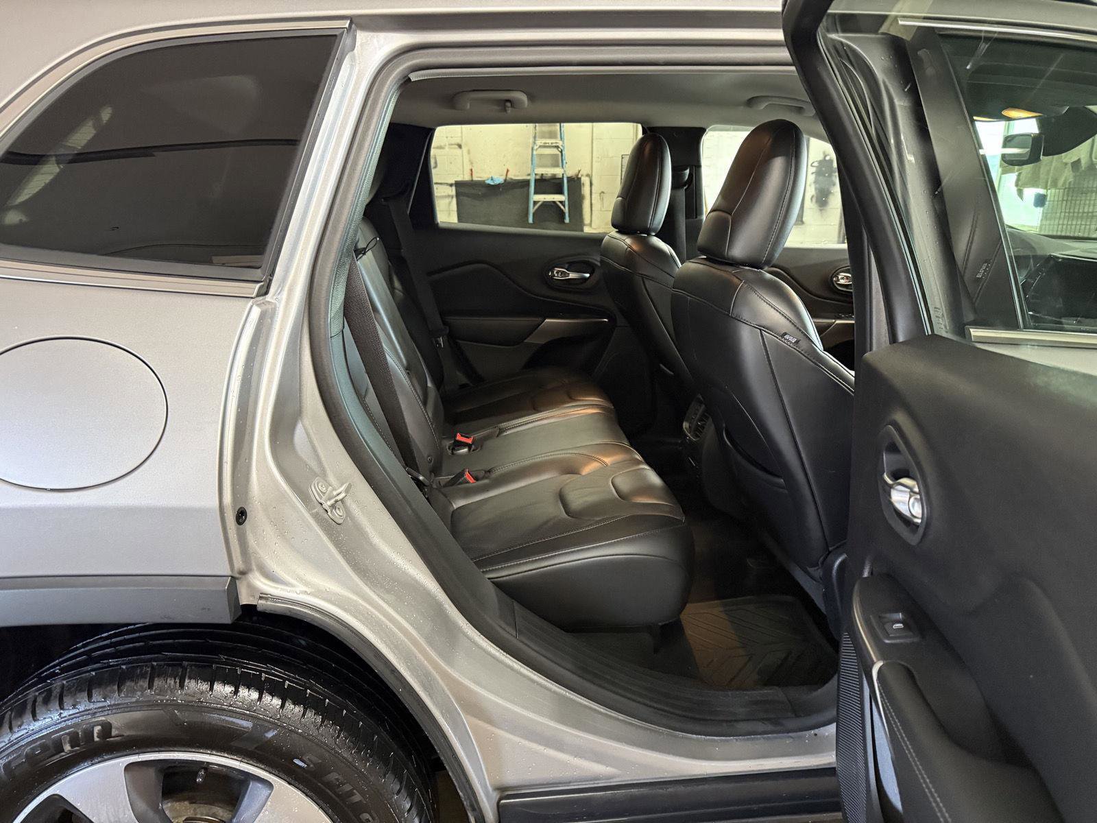 Used 2019 Jeep Cherokee Limited AWD/4WD image 26