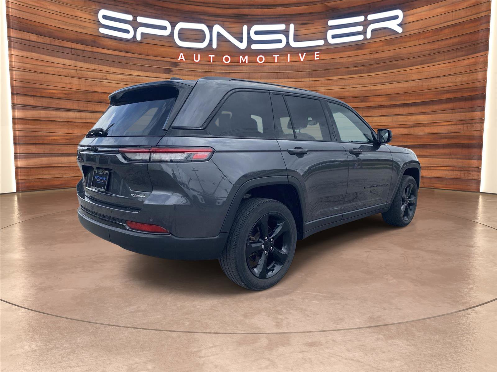 Used 2022 Jeep Grand Cherokee Altitude AWD/4WD image 7