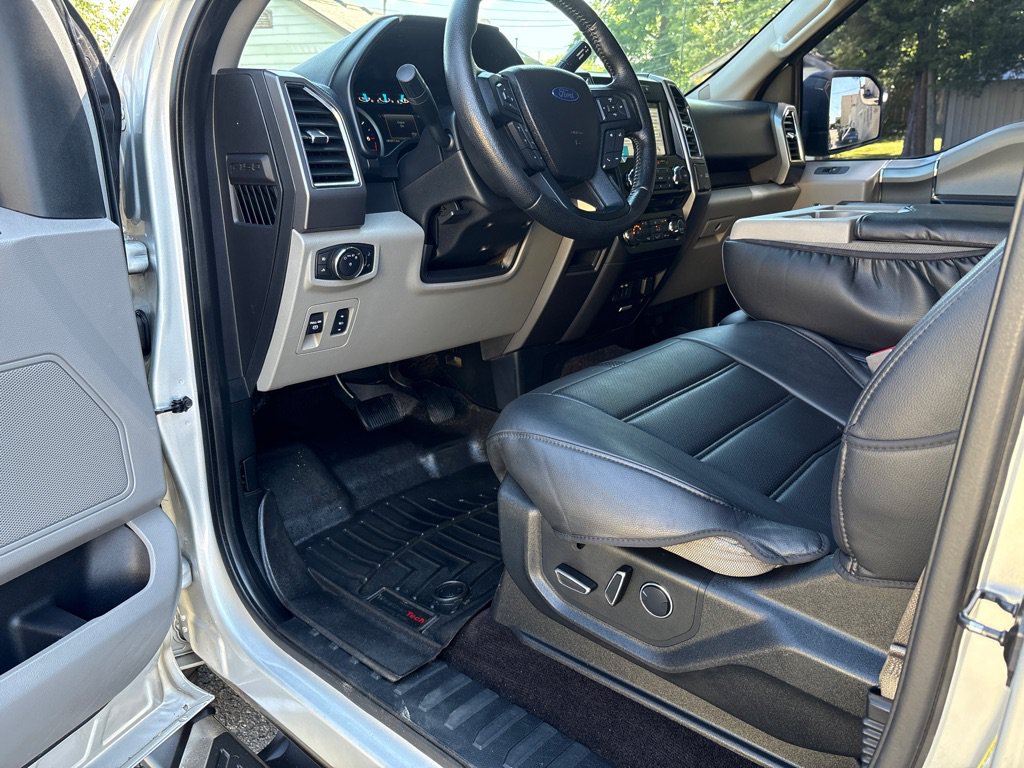 Used 2016 Ford F150 XLT w/ Equipment Group 302A Luxury AWD/4WD image 17