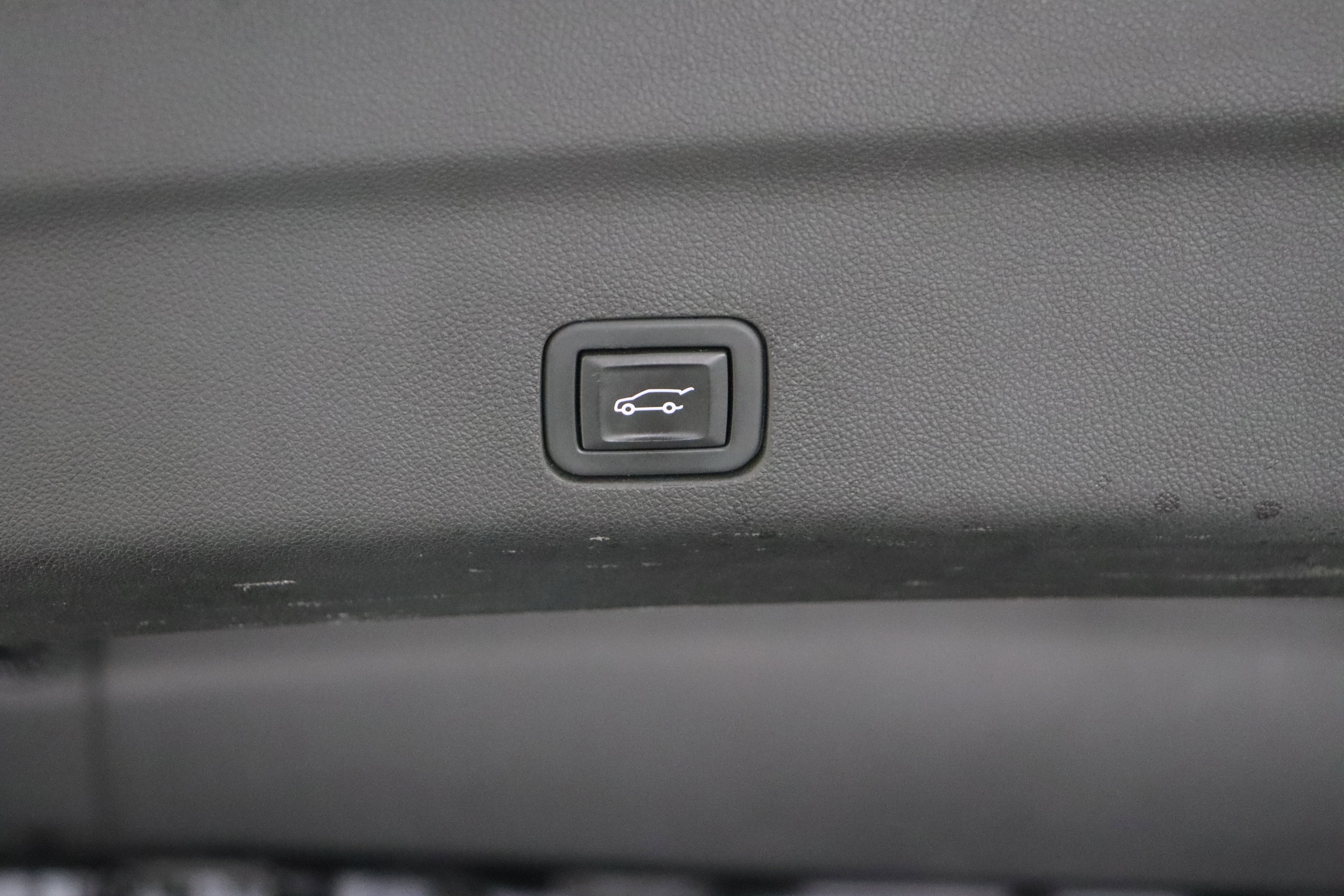 Used 2021 Chevrolet Tahoe Z71 w/ Rear Media and Nav Package AWD/4WD image 38