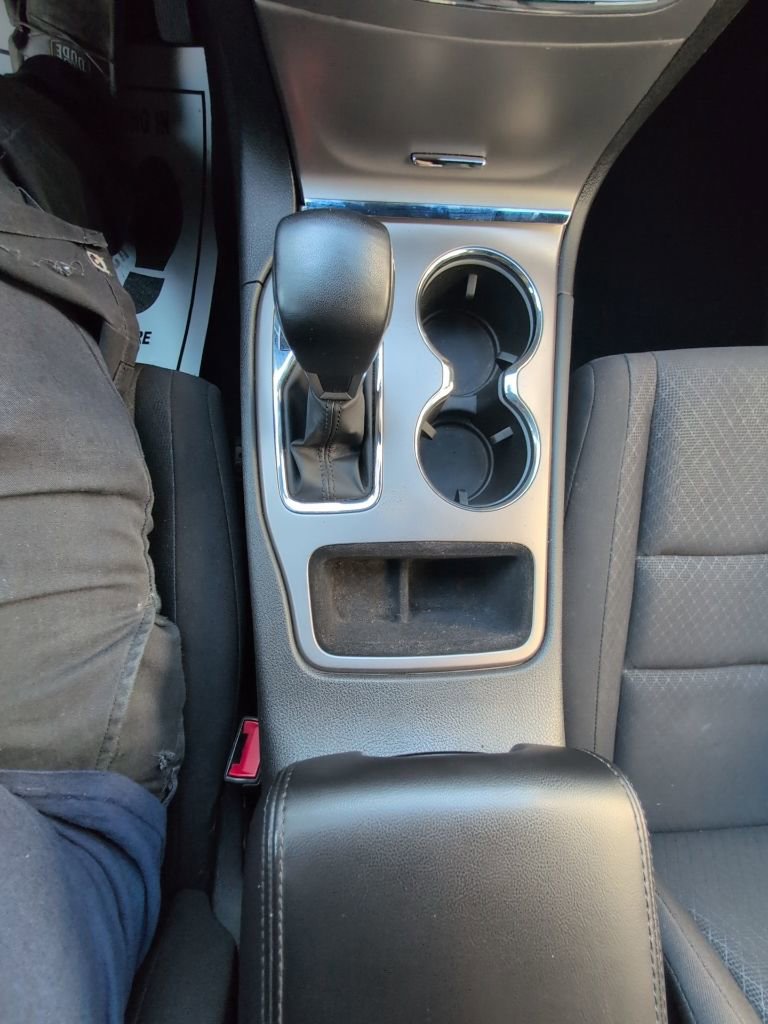 Used 2021 Jeep Grand Cherokee Laredo image 25