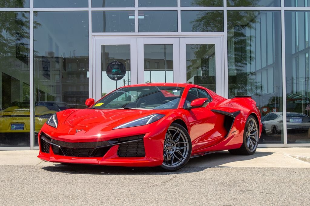 Used 2025 Chevrolet Corvette Z06 RWD image 1
