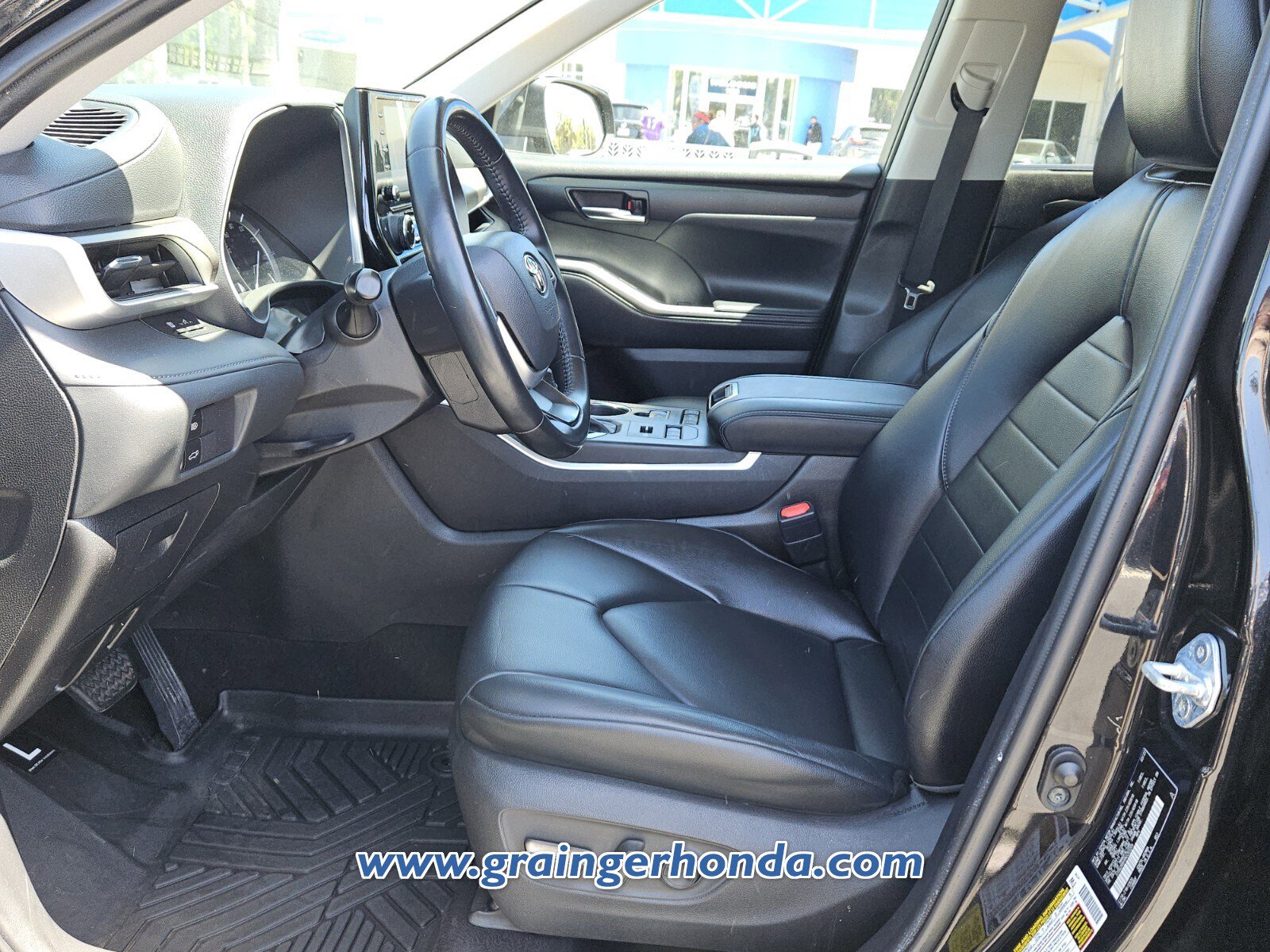 Used 2022 Toyota Highlander XLE image 10