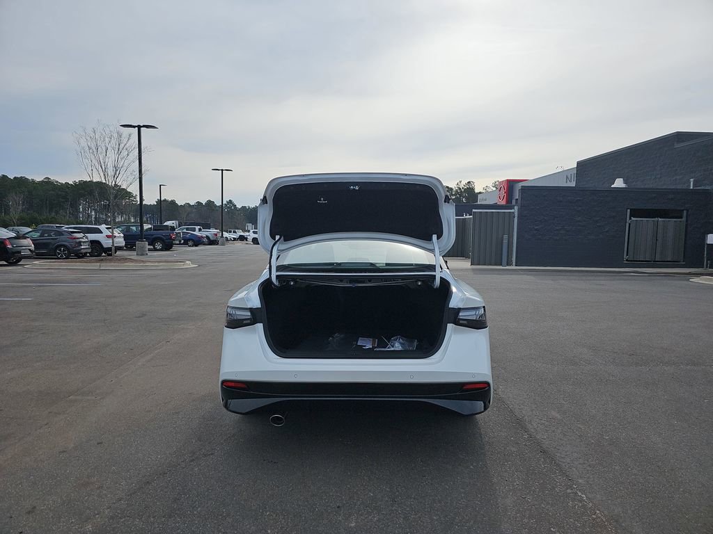 New 2026 Nissan Sentra SR w/ SR Premium Package FWD image 15