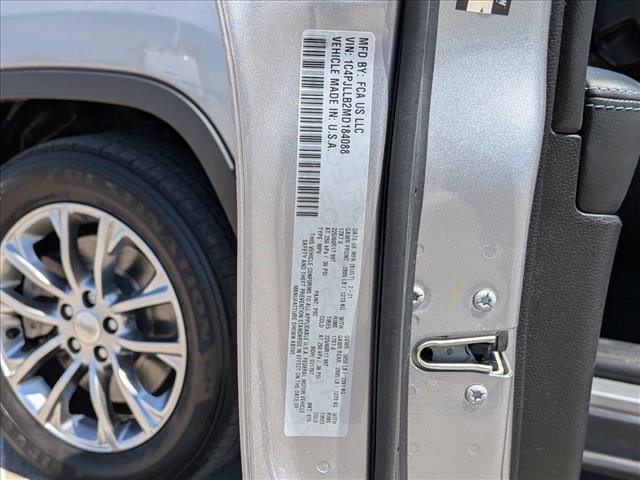 Used 2021 Jeep Cherokee Latitude Plus w/ Mopar Interior Package image 25