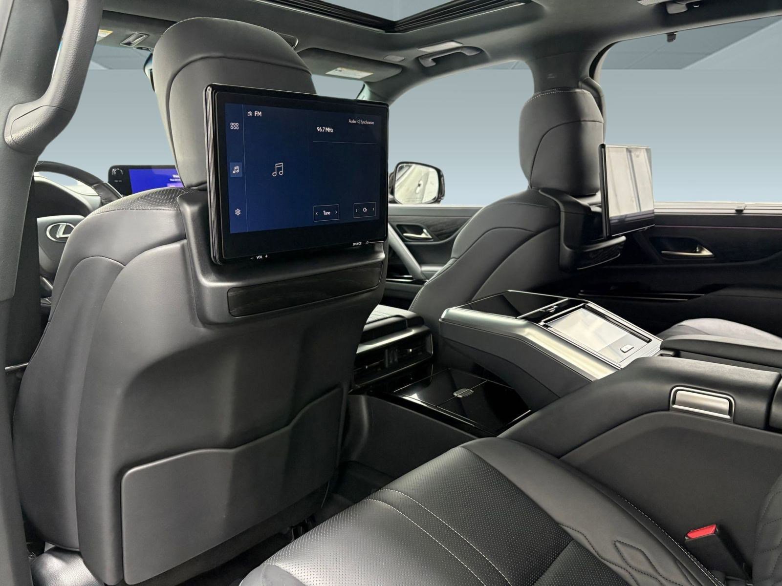 Used 2022 Lexus LX 600 4WD w/ Ultra Luxury Package image 23