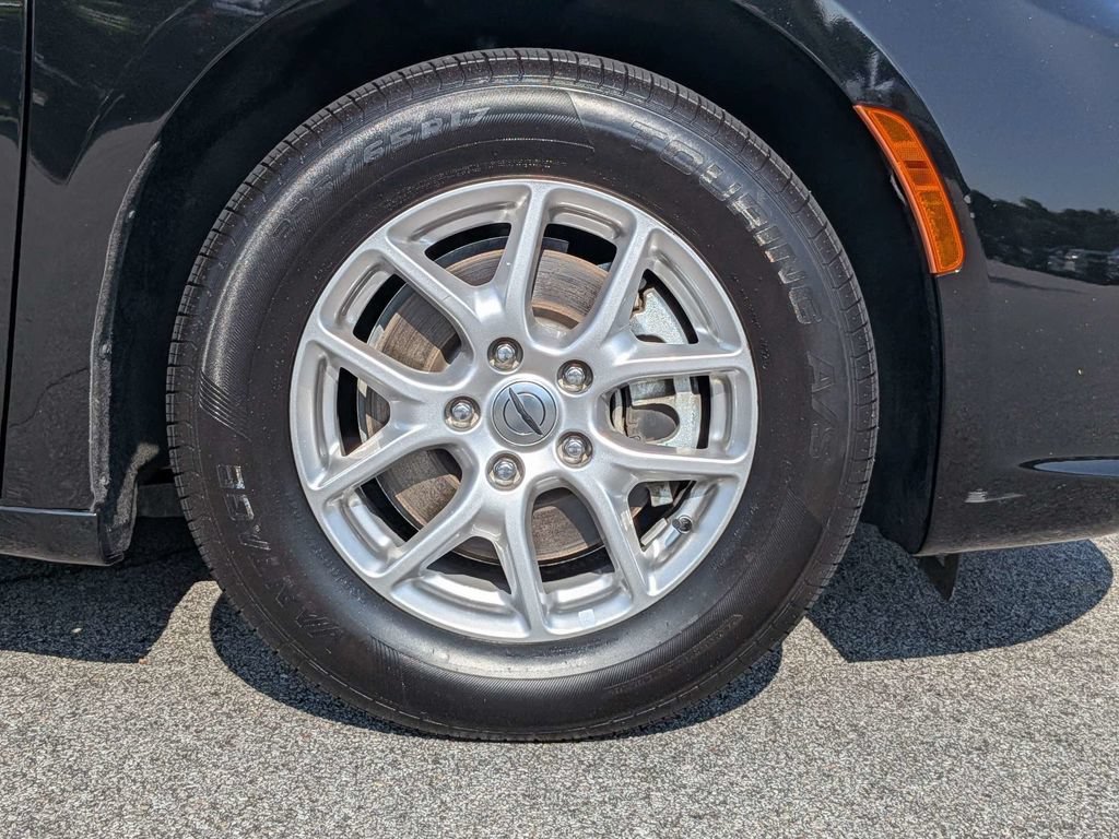 Used 2024 Chrysler Pacifica Touring-L FWD image 11