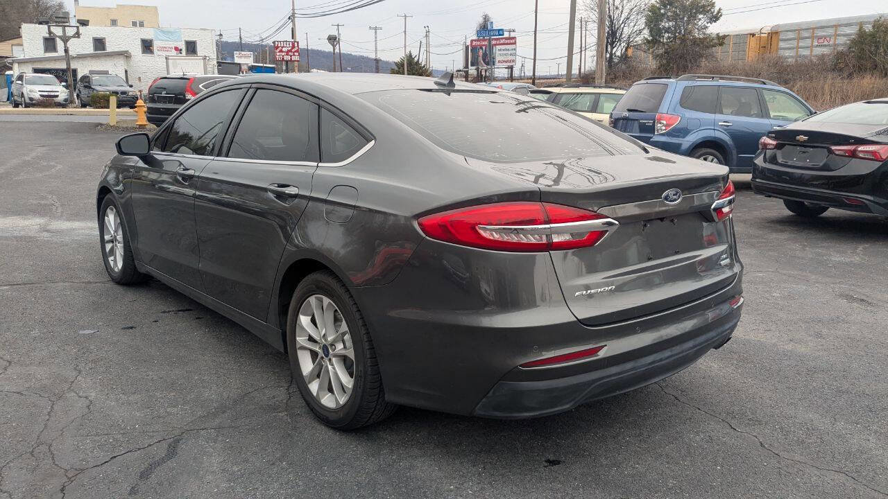 Used 2020 Ford Fusion SE image 15