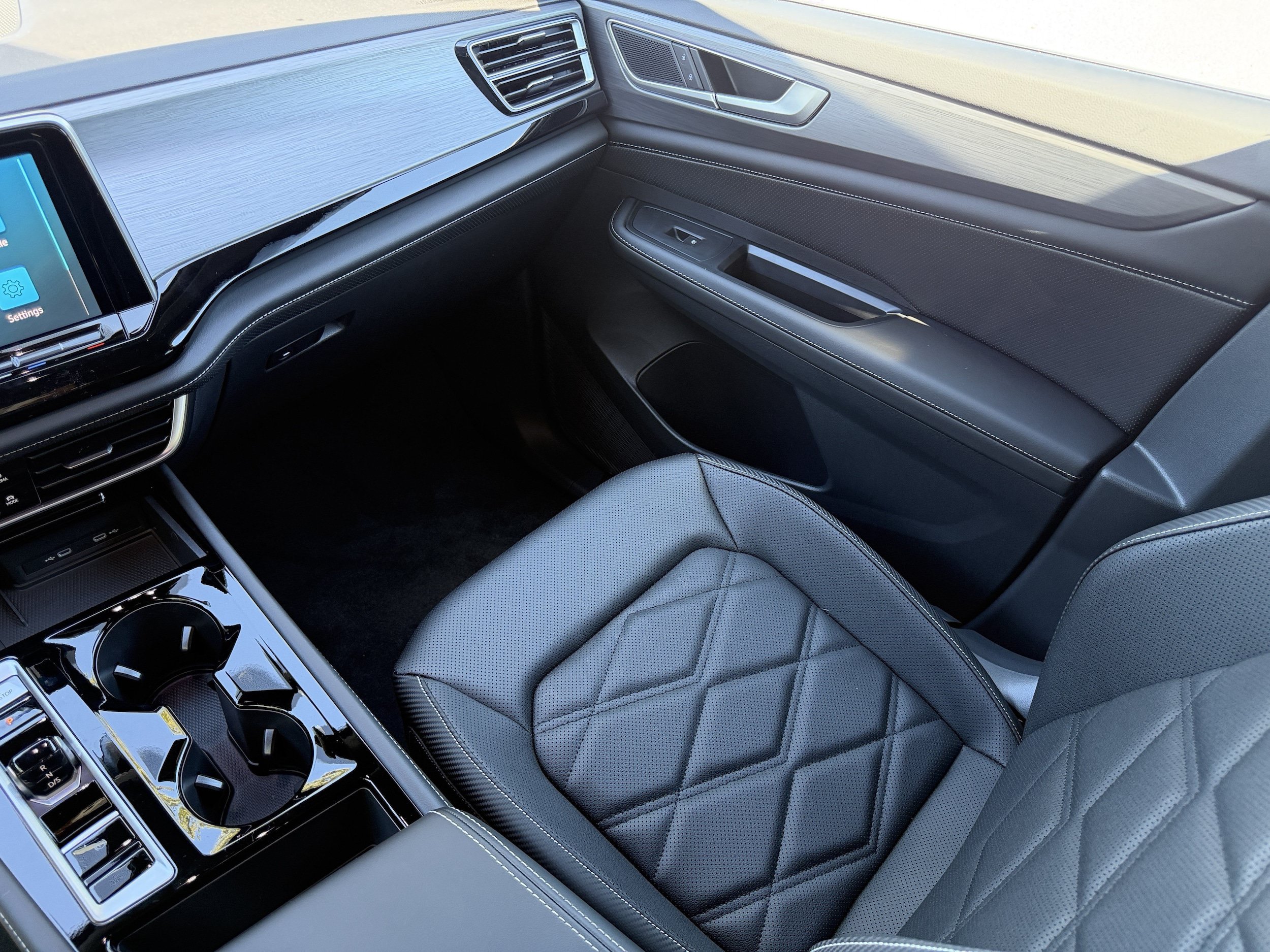 New 2026 Volkswagen Atlas Cross Sport SE FWD image 17
