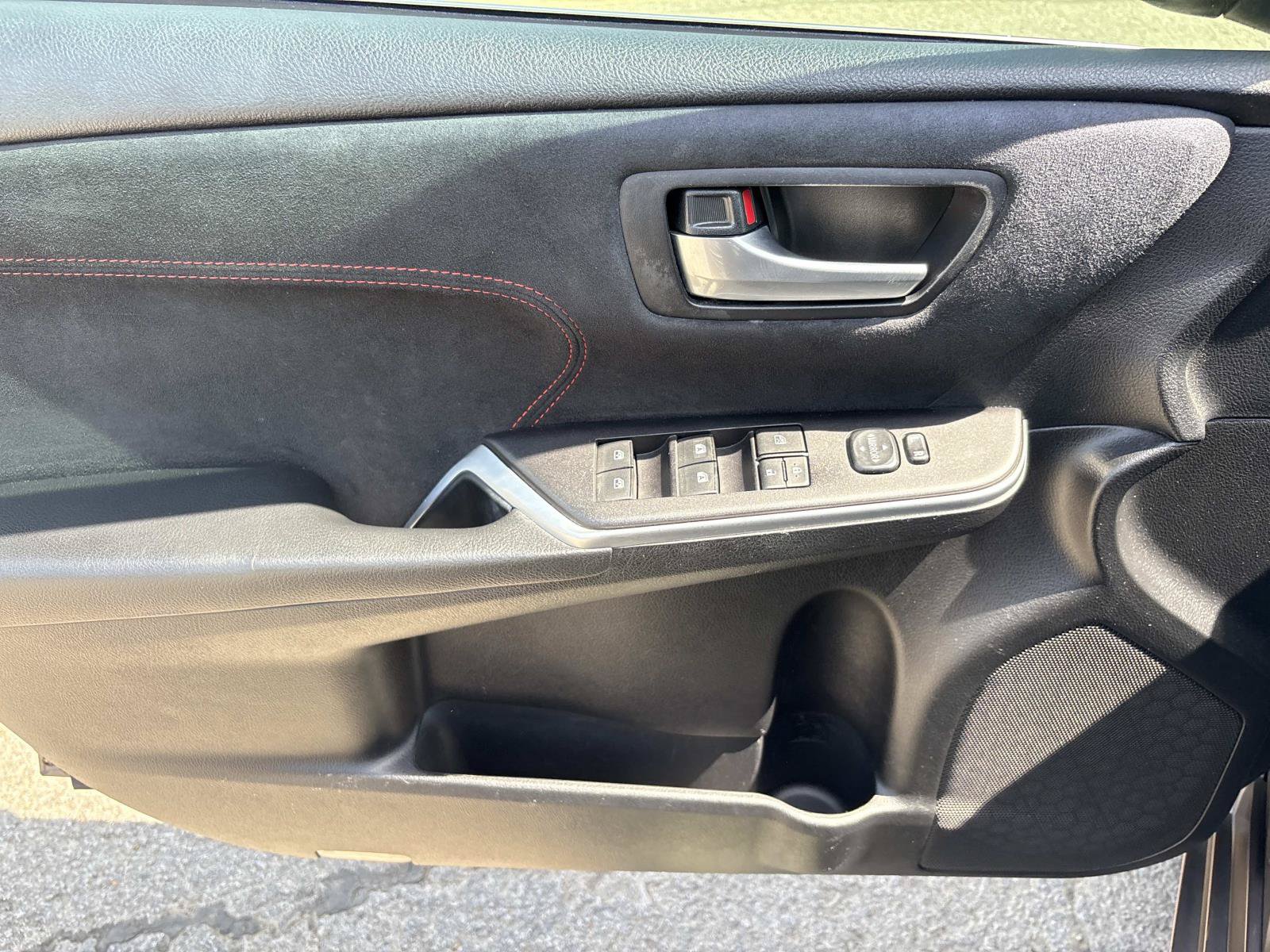 Used 2015 Toyota Camry XSE FWD image 12