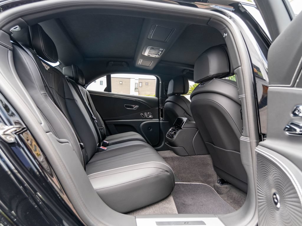 Used 2024 Bentley Flying Spur V8 AWD/4WD image 17