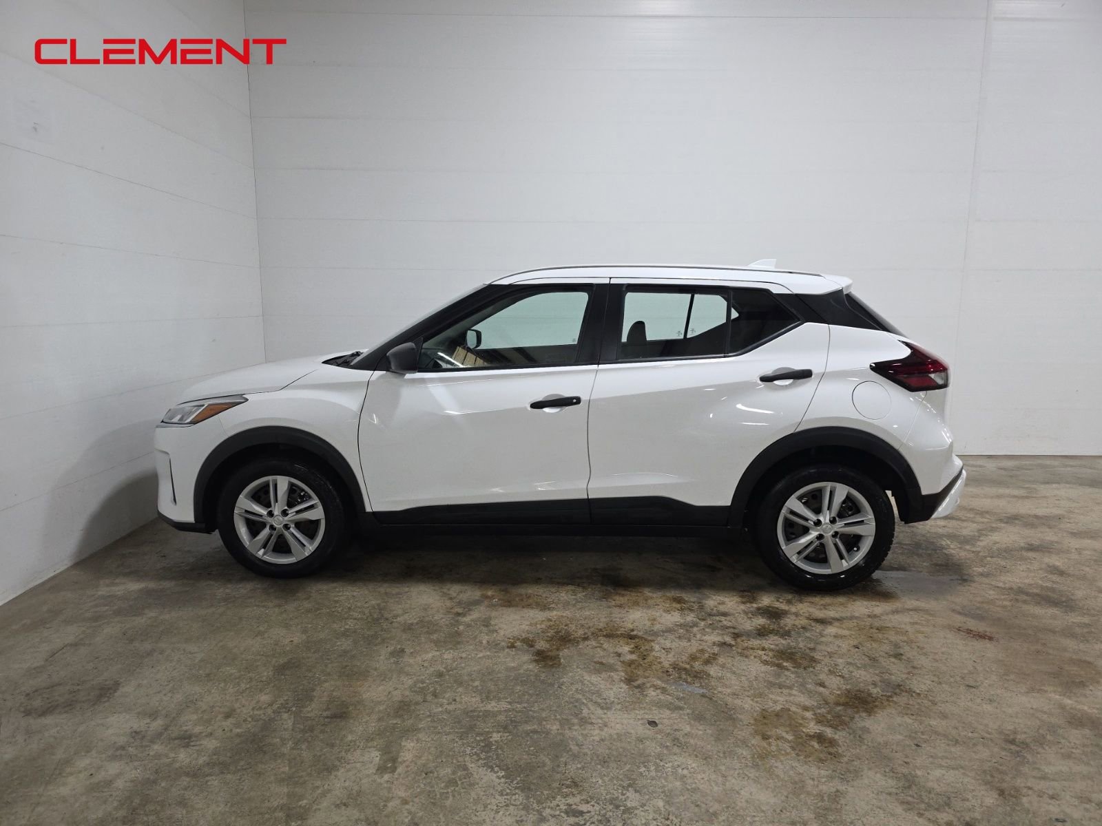 Used 2022 Nissan Kicks S image 3