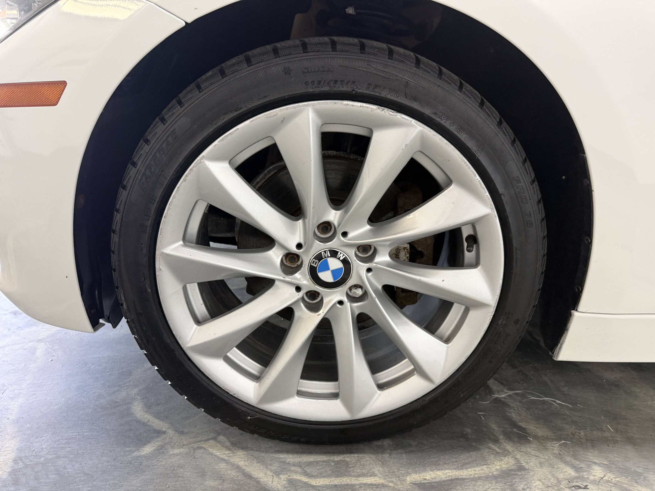 Used 2014 BMW 320i xDrive Sedan AWD/4WD image 30