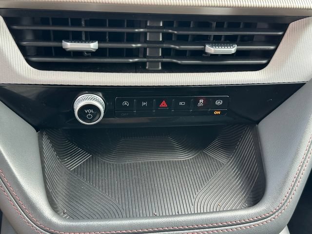 Used 2025 Ford Explorer Active AWD/4WD image 30