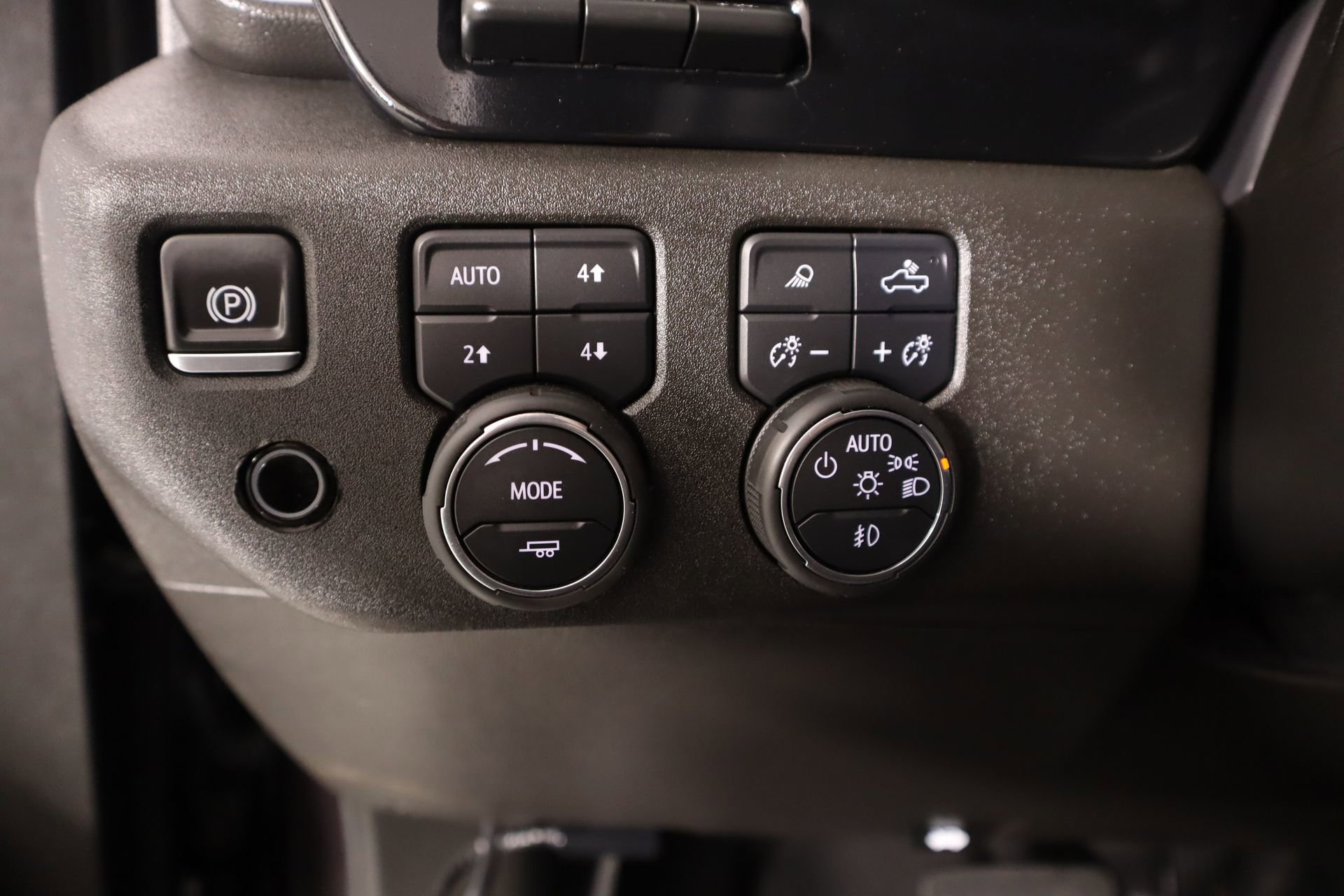 Used 2025 Chevrolet Silverado 1500 LTZ image 10