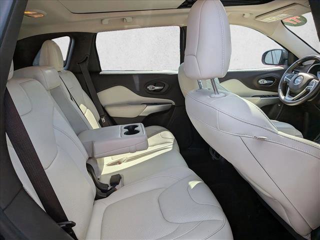 Used 2017 Jeep Cherokee Overland w/ Technology Group image 28