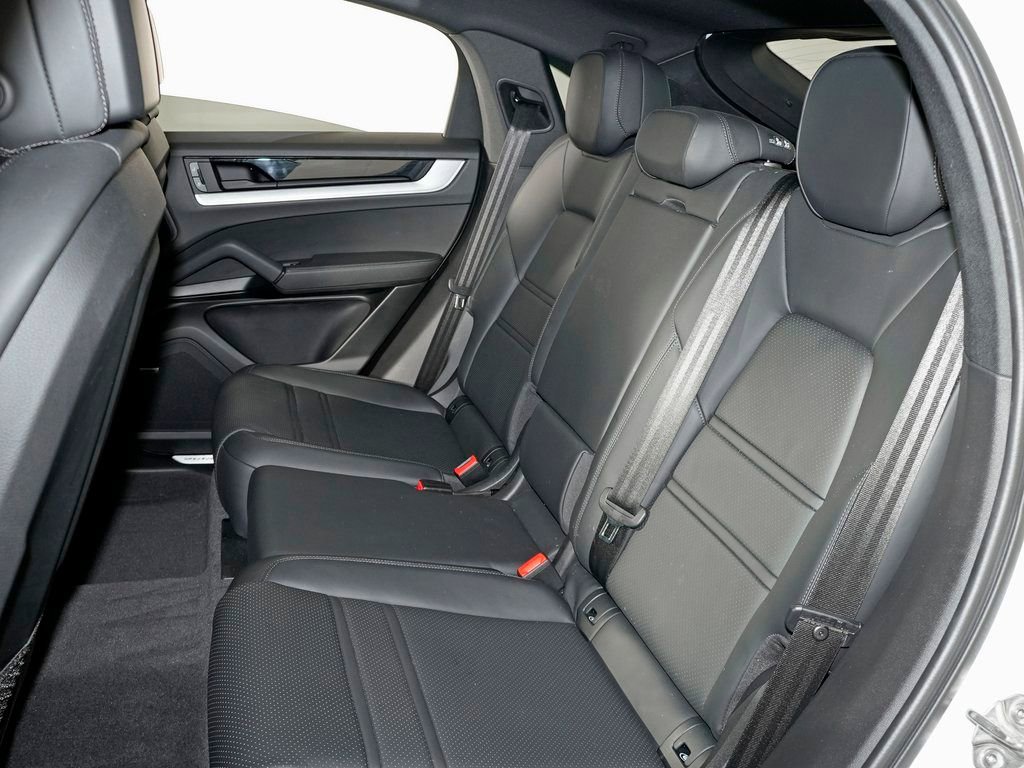 Certified 2024 Porsche Cayenne Coupe AWD/4WD image 34